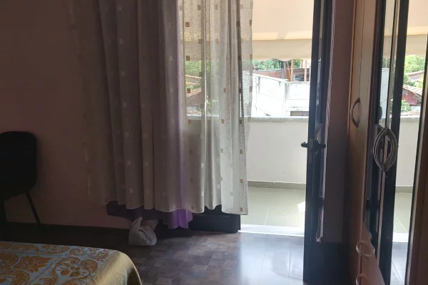 Shtepi me qera Apartament ne Tirane, 1+1, Mobilimi E mobiluar, Pagesa 500  Euro.