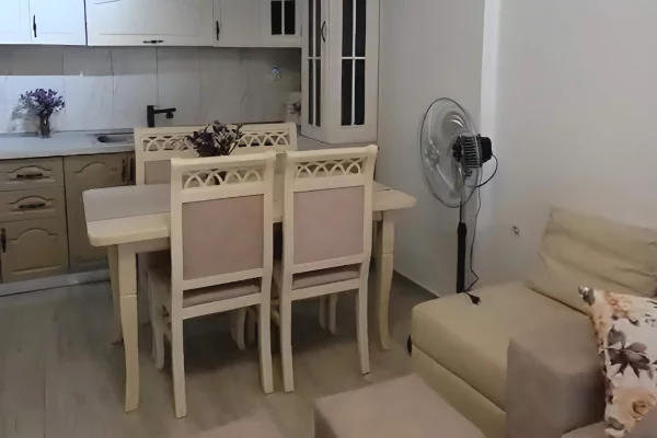Shtepi me qera Apartament ne Tirane, 2+1, Mobilimi E mobiluar, Pagesa 600  Euro.