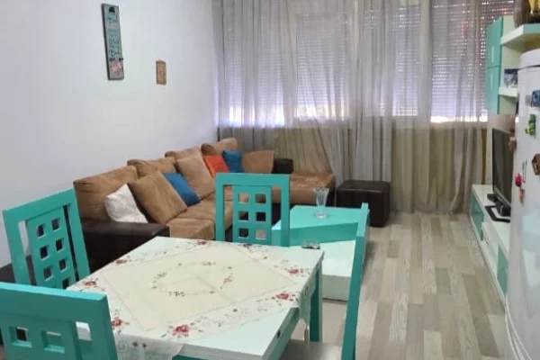 Shtepi me qera 2+1 ne Tirane - 450 Euro