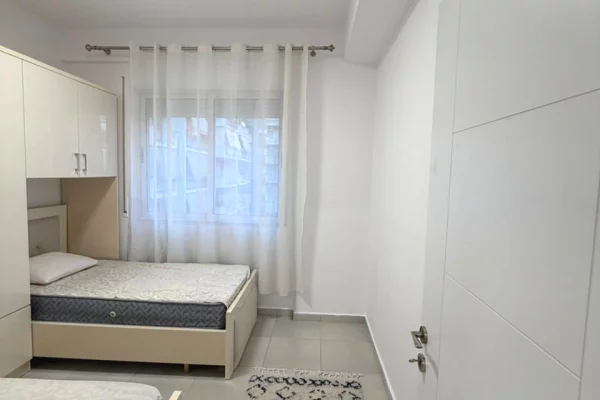 Shtepi me qera Apartament ne Tirane, 2+1, Mobilimi E mobiluar, Pagesa 600  Euro.