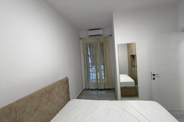 Shtepi me qera Apartament ne Tirane, 2+1, Mobilimi E mobiluar, Pagesa 600  Euro.
