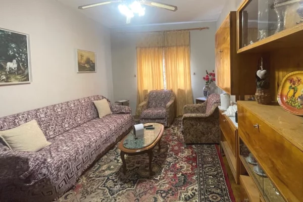 Shtepi me qera Apartament ne Tirane, 2+1, Mobilimi E mobiluar, Pagesa 450  Euro.