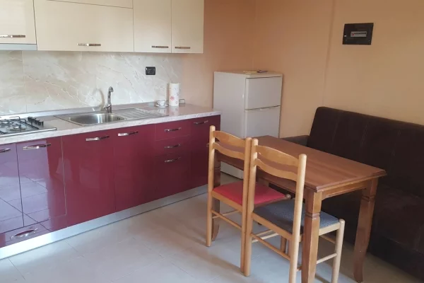 Shtepi me qera Duplex(shtepi me 2 kate) ne Tirane, 1+1, Mobilimi E mobiluar, Pagesa 400  Euro.