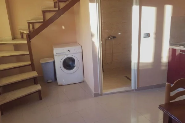 Shtepi me qera Duplex(shtepi me 2 kate) ne Tirane, 1+1, Mobilimi E mobiluar, Pagesa 400  Euro.