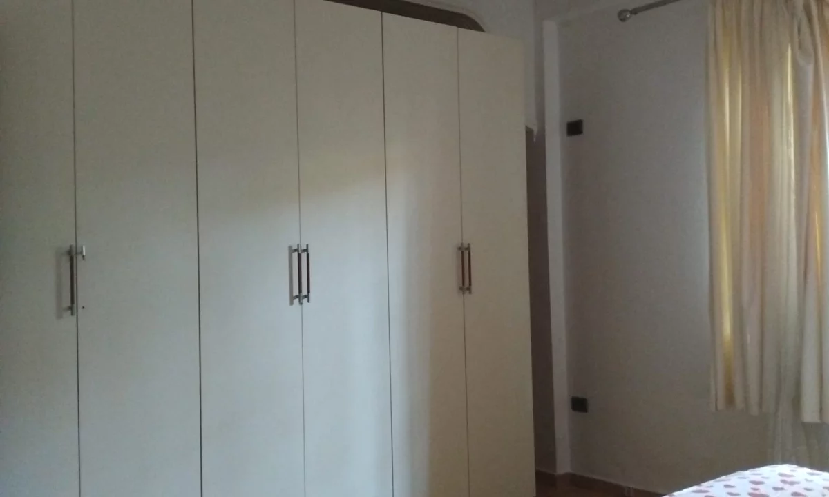 Shtepi me qera Apartament ne Tirane, 2+1, Mobilimi E mobiluar, Pagesa 400  Euro.