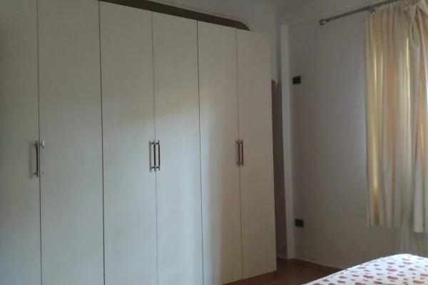 Shtepi me qera 2+1 ne Tirane - 400 Euro