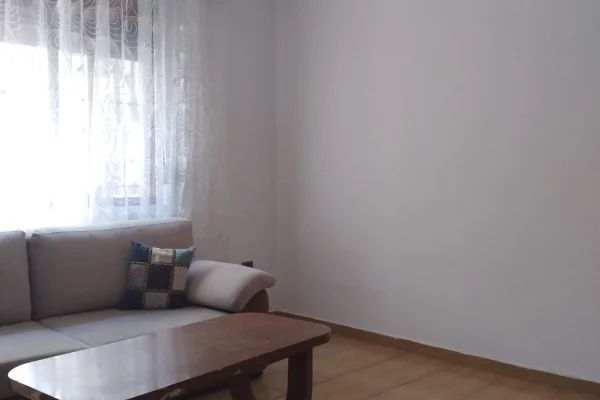 Shtepi me qera Apartament ne Tirane, 2+1, Mobilimi E mobiluar, Pagesa 400  Euro.