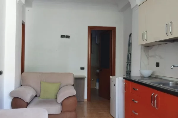 Shtepi me qera Apartament ne Tirane, 2+1, Mobilimi E mobiluar, Pagesa 400  Euro.