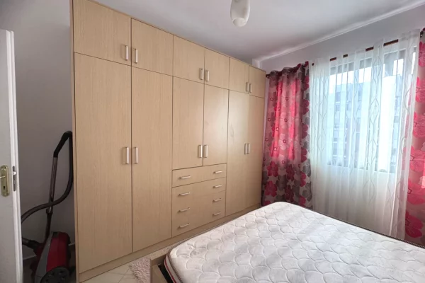 Shtepi me qera Apartament ne Tirane, 1+1, Mobilimi E mobiluar, Pagesa 400  Euro.