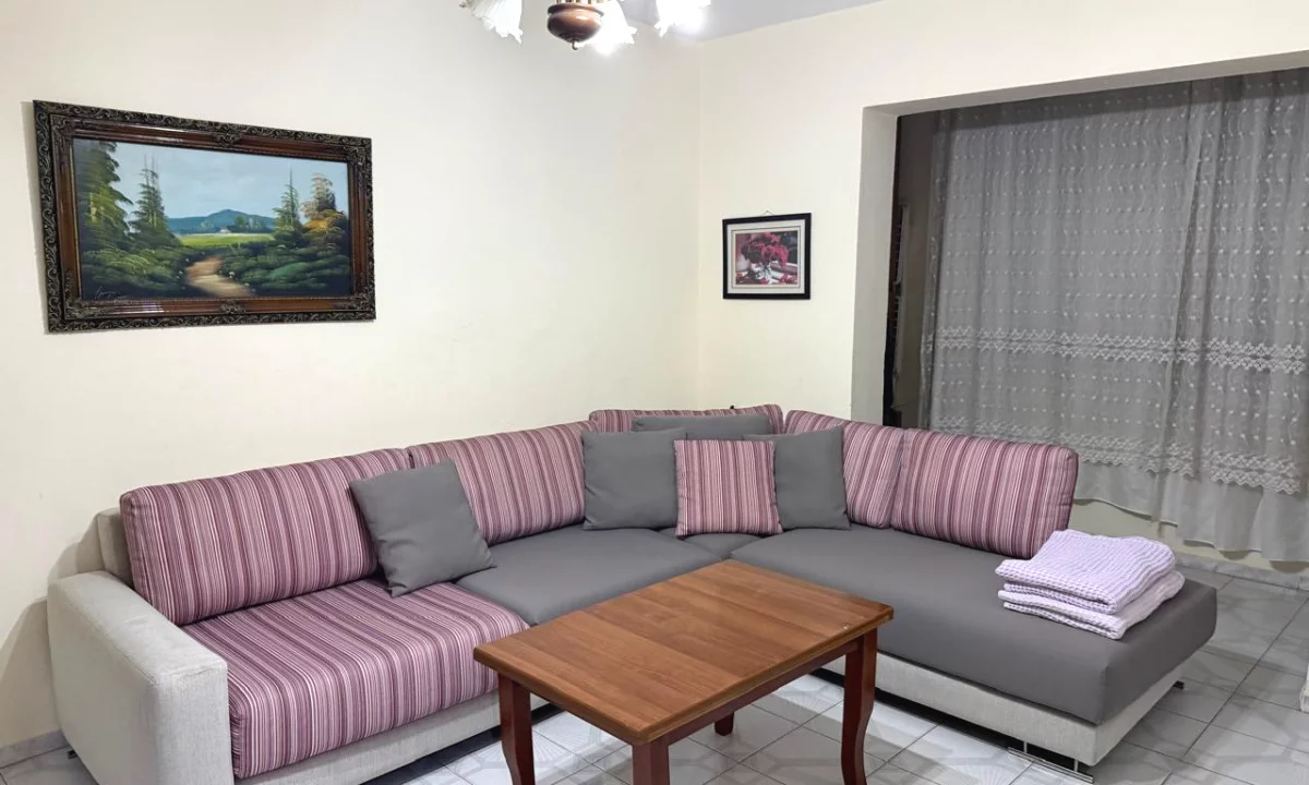 Shtepi me qera Apartament ne Tirane, 1+1, Mobilimi E mobiluar, Pagesa 450  Euro.