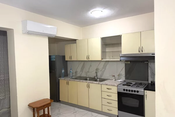 Shtepi me qera Apartament ne Tirane, 1+1, Mobilimi E mobiluar, Pagesa 450  Euro.