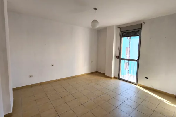Shtepi me qera Apartament ne Tirane, 1+1, Mobilimi Bosh, pa mobiluar, Pagesa 450  Euro.