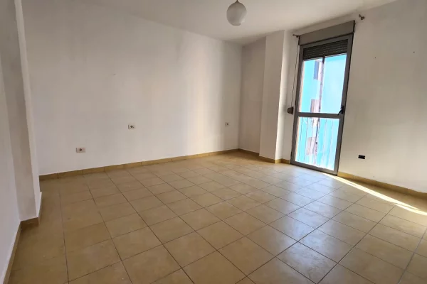 Shtepi me qera Apartament ne Tirane, 1+1, Mobilimi Bosh, pa mobiluar, Pagesa 450  Euro.