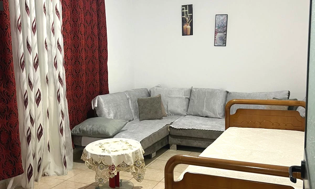 Shtepi me qera Apartament ne Tirane, 1+1, Mobilimi E mobiluar, Pagesa 350  Euro.