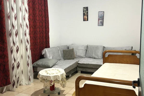 Apartament 1+1 me qira – 5 Maji - Qiraja: 350 € / muaj !