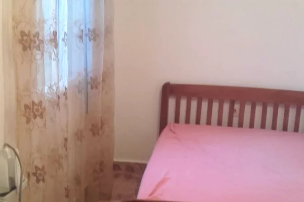 Shtepi me qera Apartament ne Tirane, 1+1, Mobilimi E mobiluar, Pagesa 300  Euro.