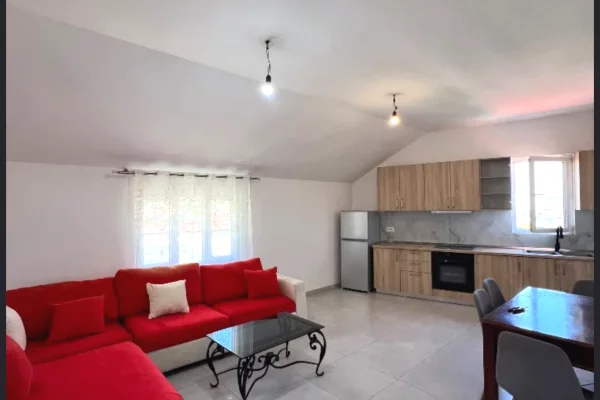 Shtepi me qera 2+1 ne Tirane - 400 Euro