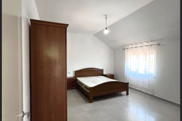 Shtepi me qera Apartament ne Tirane, 2+1, Mobilimi E mobiluar, Pagesa 400  Euro.