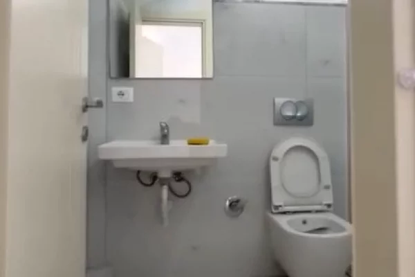 Shtepi me qera Apartament ne Tirane, 2+1, Mobilimi E mobiluar, Pagesa 400  Euro.