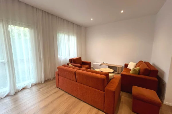 Shtepi me qera Apartament ne Tirane, 1+1, Mobilimi E mobiluar, Pagesa 450  Euro.