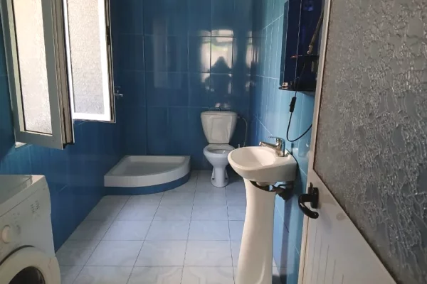 Shtepi me qera Apartament ne Tirane, Garsoniere, Mobilimi E mobiluar, Pagesa 280  Euro.
