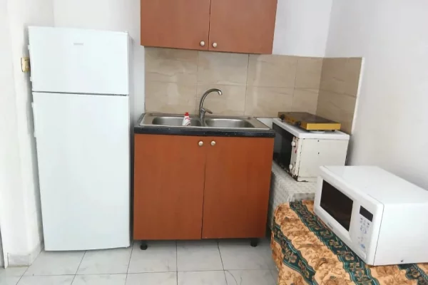 Shtepi me qera Apartament ne Tirane, Garsoniere, Mobilimi E mobiluar, Pagesa 280  Euro.