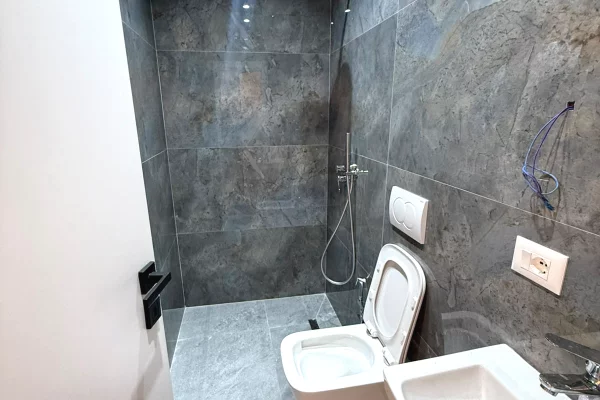 Shtepi me qera Apartament ne Tirane, 3+1, Mobilimi E mobiluar, Pagesa 327,000  Euro.