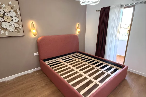 Shtepi me qera Apartament ne Tirane, 3+1, Mobilimi E mobiluar, Pagesa 327,000  Euro.