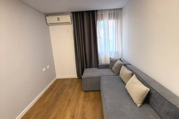 Shtepi me qera Apartament ne Tirane, 3+1, Mobilimi E mobiluar, Pagesa 327,000  Euro.