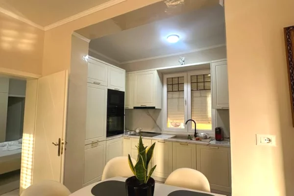 Shtepi me qera Apartament ne Tirane, 1+1, Mobilimi E mobiluar, Pagesa 700  Euro.