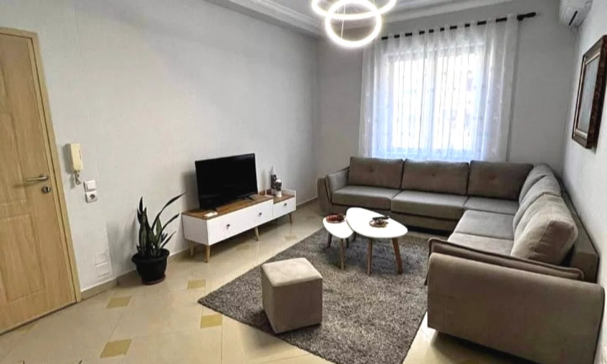 Appartamento in affitto a Tirana 1+1, Arredato