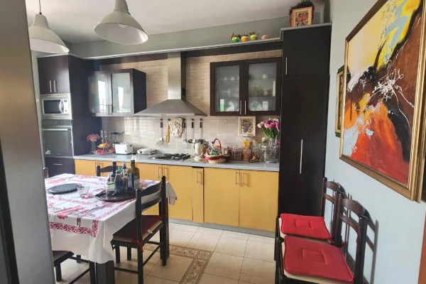 Appartamento in affitto a Tirana 2+1, Arredato