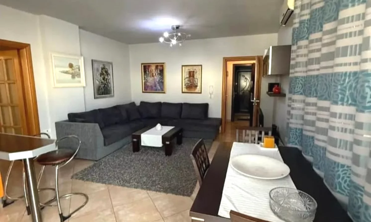 Shtepi me qera Apartament ne Tirane, 2+1, Mobilimi E mobiluar, Pagesa 650  Euro.