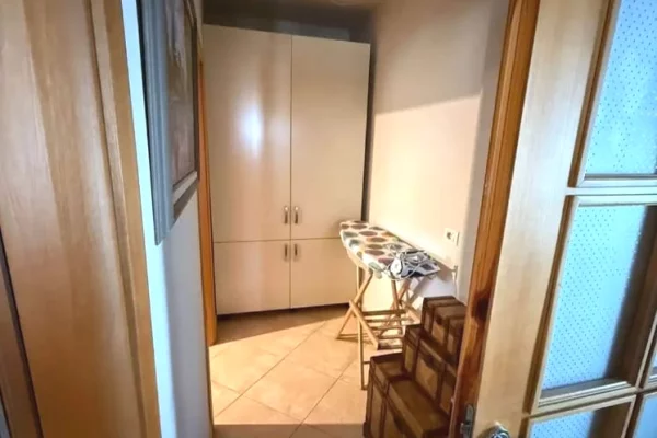 Shtepi me qera Apartament ne Tirane, 2+1, Mobilimi E mobiluar, Pagesa 650  Euro.