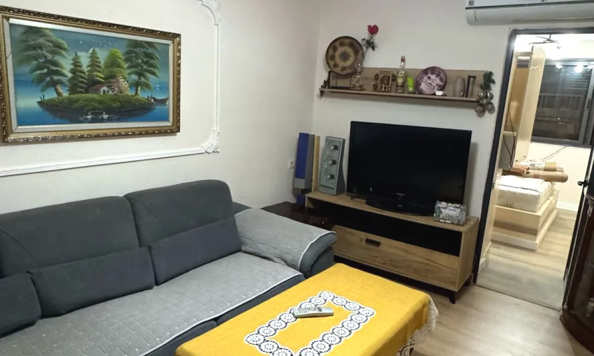 Shtepi me qera Apartament ne Tirane, 2+1, Mobilimi E mobiluar, Pagesa 550  Euro.