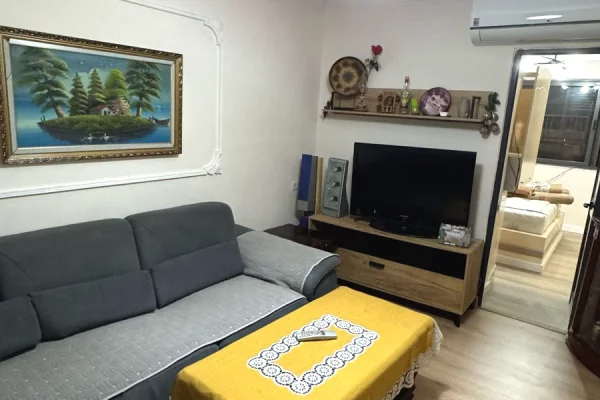 Apartament 2+1 me qira – pranë Komisariatit Nr.4, Rr e Dibrës!