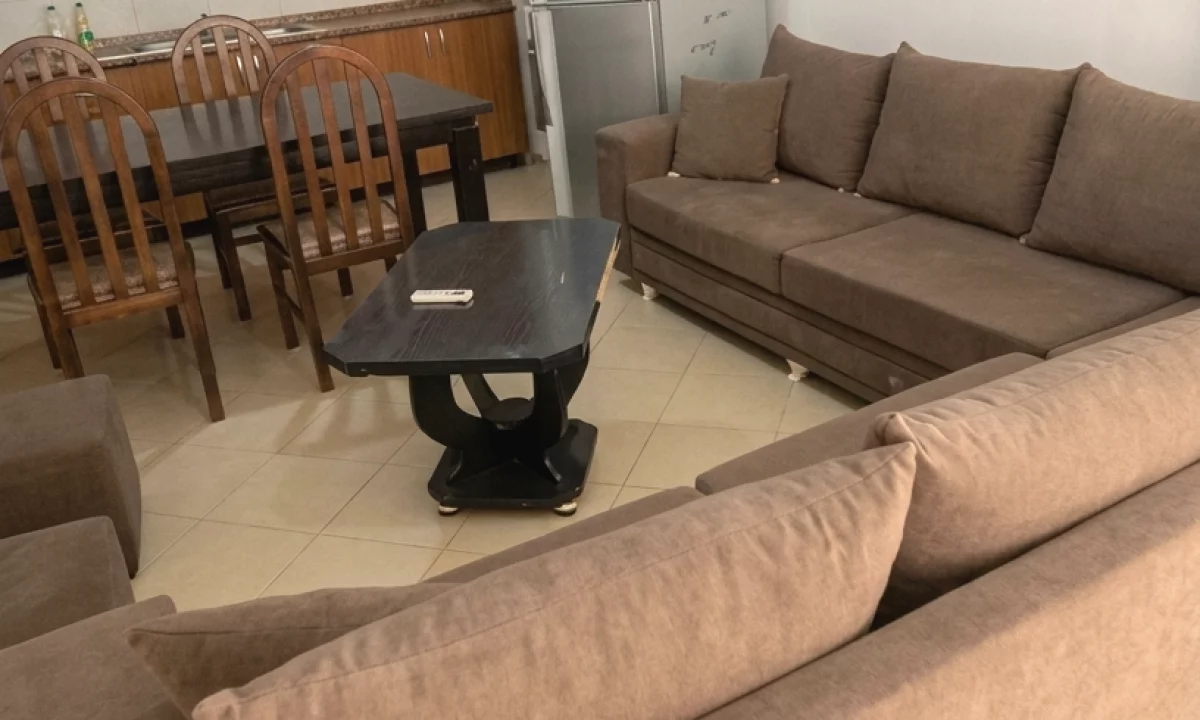Shtepi me qera Apartament ne Tirane, 2+1, Mobilimi E mobiluar, Pagesa 400  Euro.