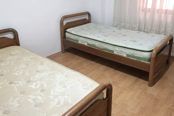 Shtepi me qera Apartament ne Tirane, 2+1, Mobilimi E mobiluar, Pagesa 400  Euro.