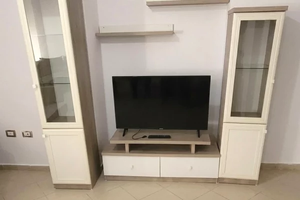 Shtepi me qera Apartament ne Tirane, 2+1, Mobilimi E mobiluar, Pagesa 400  Euro.