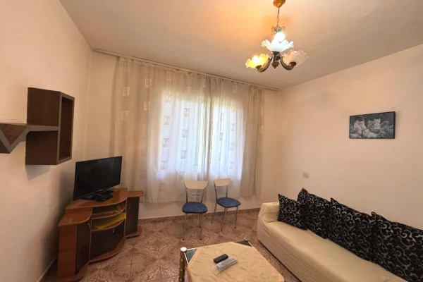 Shtepi me qera Apartament ne Tirane, 1+1, Mobilimi E mobiluar, Pagesa 300  Euro.
