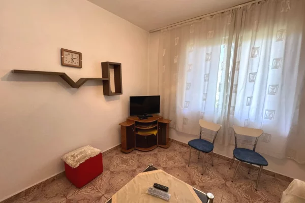 Shtepi me qera Apartament ne Tirane, 1+1, Mobilimi E mobiluar, Pagesa 300  Euro.