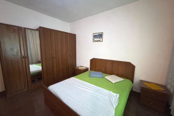 Shtepi me qera Apartament ne Tirane, 1+1, Mobilimi E mobiluar, Pagesa 300  Euro.