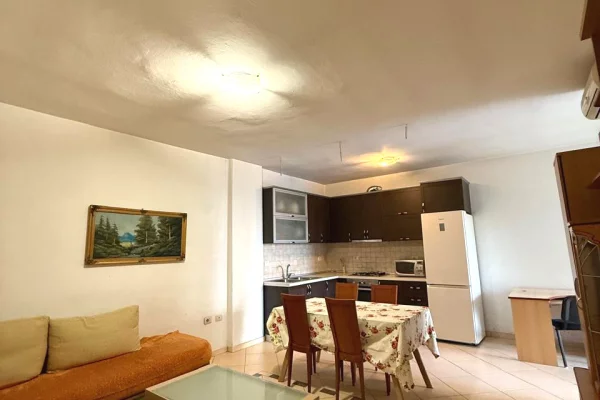 Shtepi me qera Apartament ne Tirane, 2+1, Mobilimi E mobiluar, Pagesa 600  Euro.