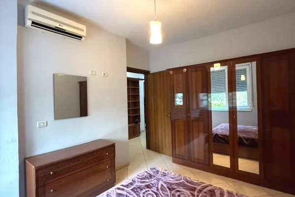 Shtepi me qera Apartament ne Tirane, 2+1, Mobilimi E mobiluar, Pagesa 600  Euro.