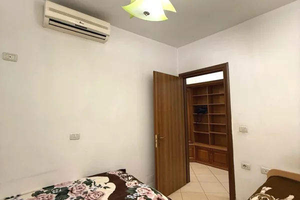 Shtepi me qera Apartament ne Tirane, 2+1, Mobilimi E mobiluar, Pagesa 600  Euro.