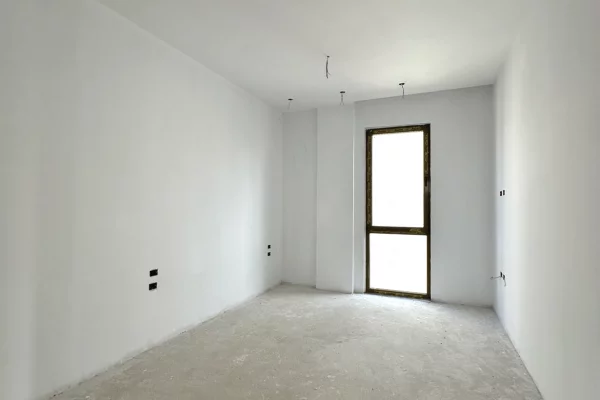 Shtepi ne shitje Vila Luksoze ne Tirane, 5+1, Mobilimi Bosh, pa mobiluar, Pagesa 695,000  Euro.