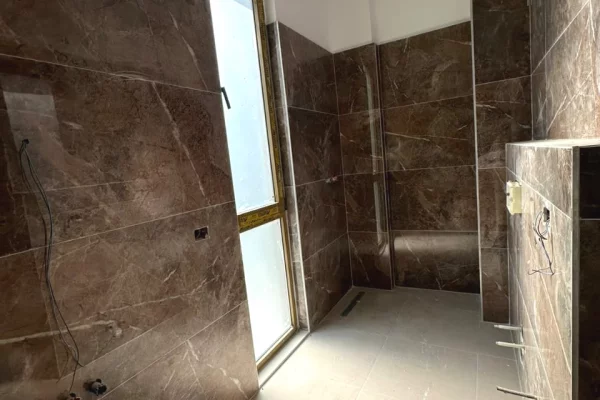 Shtepi ne shitje Vila Luksoze ne Tirane, 5+1, Mobilimi Bosh, pa mobiluar, Pagesa 695,000  Euro.
