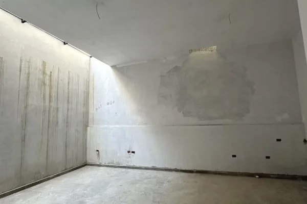 Shtepi ne shitje Vila Luksoze ne Tirane, 5+1, Mobilimi Bosh, pa mobiluar, Pagesa 695,000  Euro.