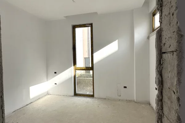 Shtepi ne shitje Vila Luksoze ne Tirane, 5+1, Mobilimi Bosh, pa mobiluar, Pagesa 695,000  Euro.