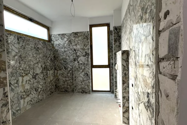 Shtepi ne shitje Vila Luksoze ne Tirane, 5+1, Mobilimi Bosh, pa mobiluar, Pagesa 695,000  Euro.